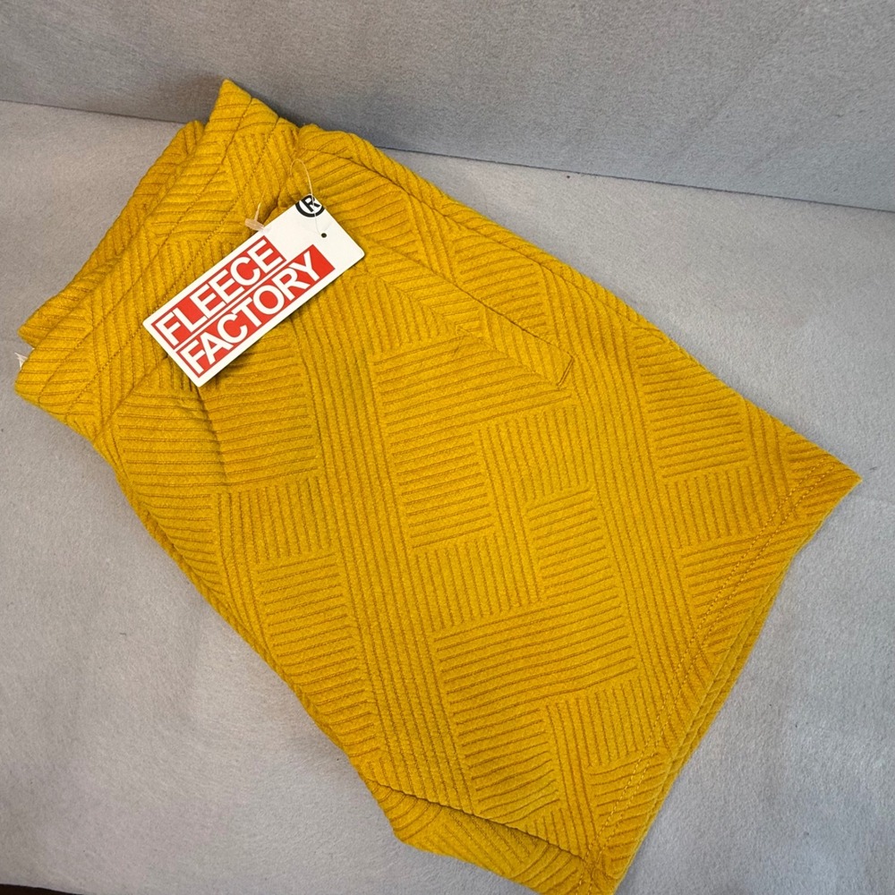Mens Knit Mustard Yellow Textured Geometric Pattern Shorts Size Small NWT